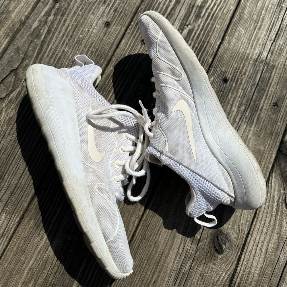 NIKE White Tennis Shoes Size US 9